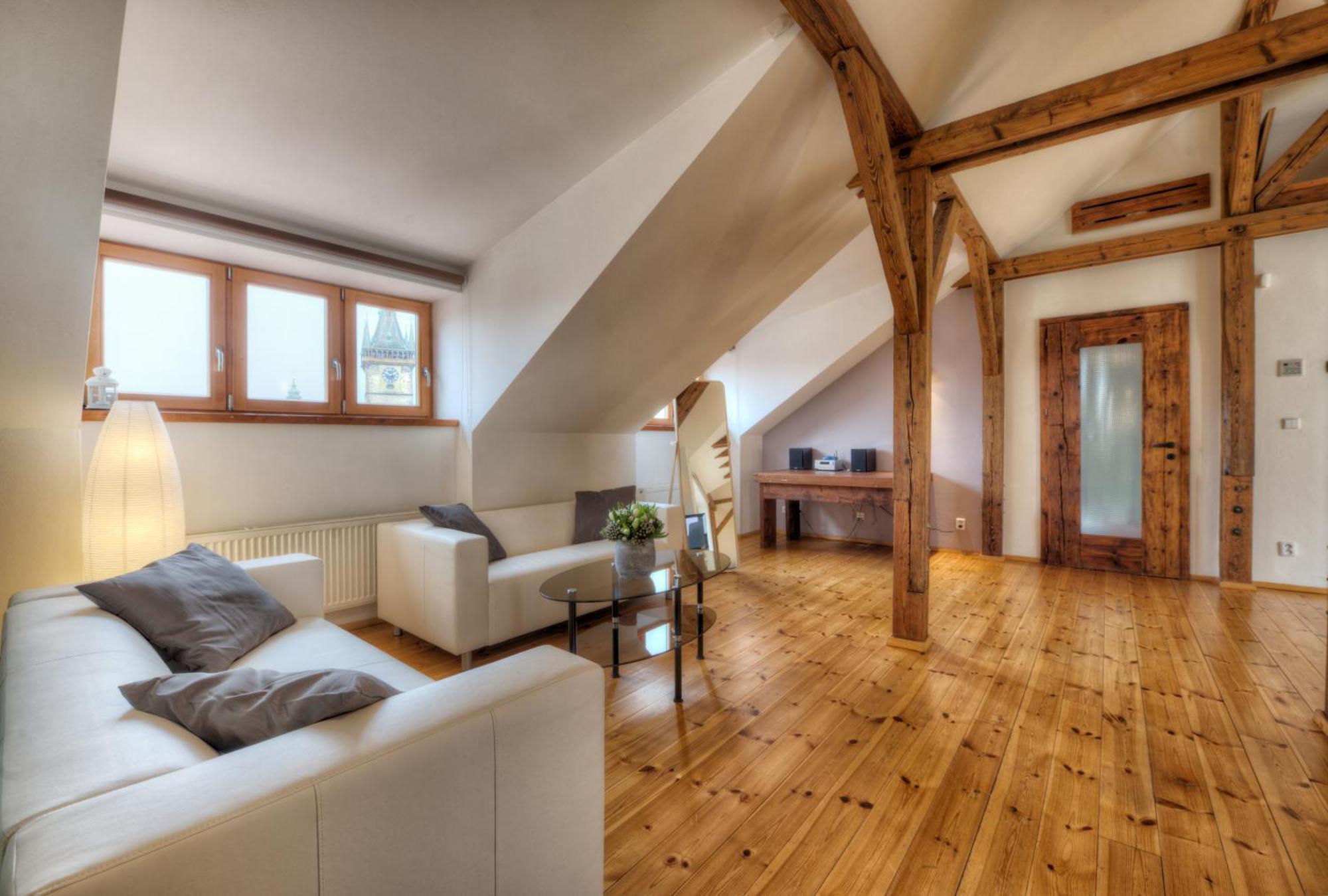 Attic Apartment Old Town View