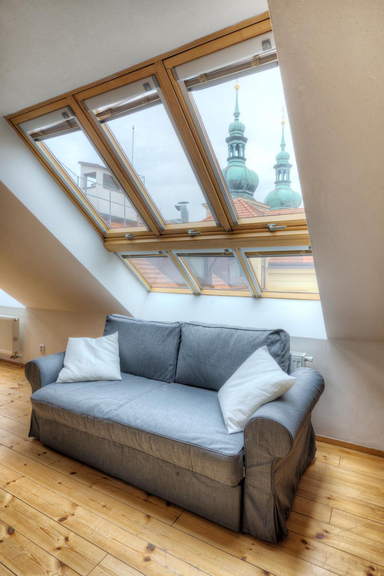 Attic Apartment Old Town View