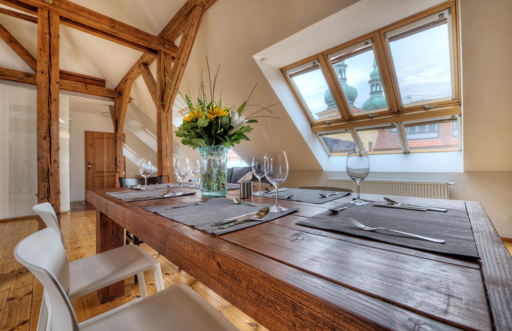 Attic Apartment Old Town View